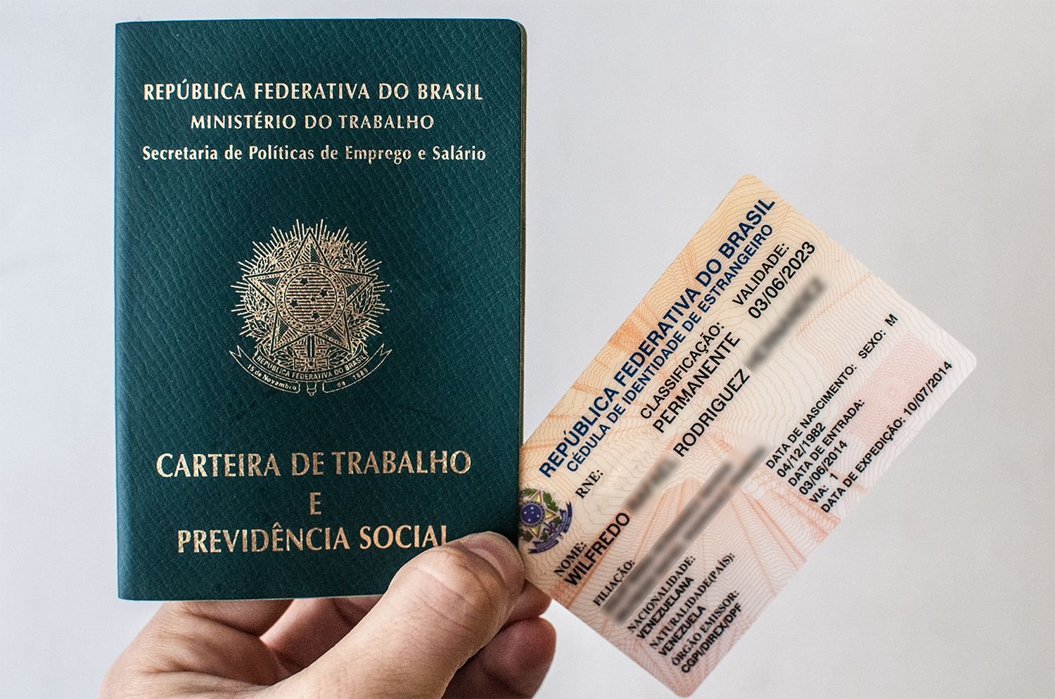 Estão suspensos os pedidos de substituição de identidades